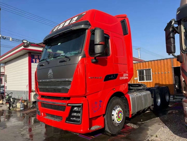 二手豪沃牽引車(chē)多少錢(qián)