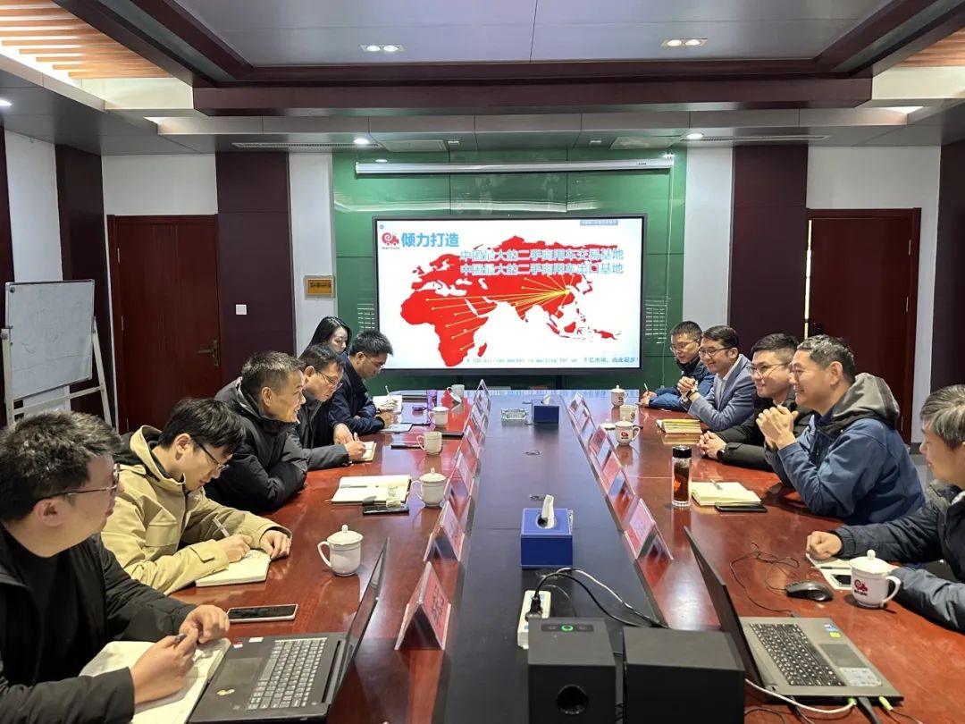 熱烈歡迎東風(fēng)商用車后市場事業(yè)部總經(jīng)理劉翼一行蒞臨華通公司參觀交流