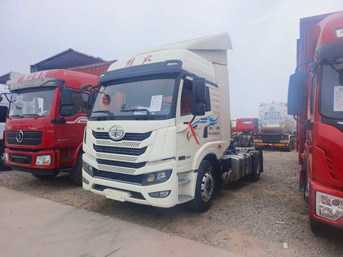 二手單驅(qū)牽引車價格