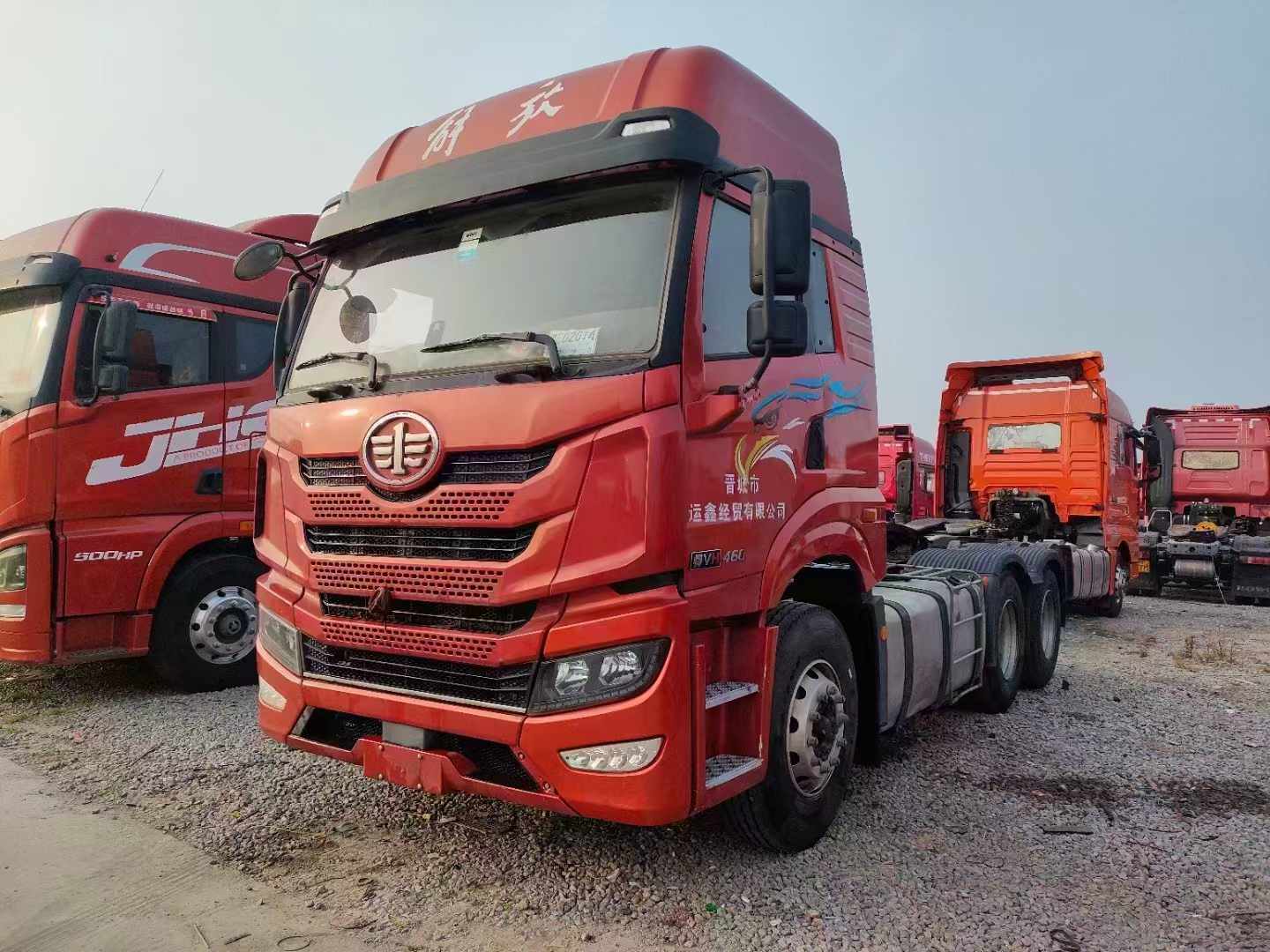 解放捍威H二手牽引車精品亮相梁山華通二手車市場(chǎng)