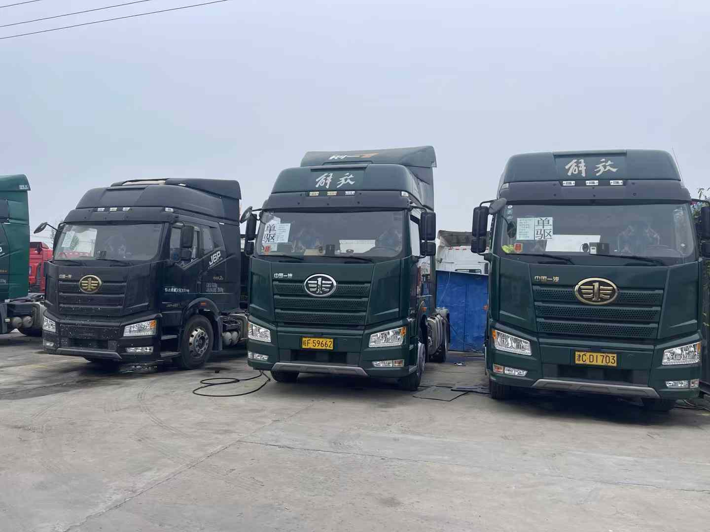 二手單驅(qū)牽引車自重多少