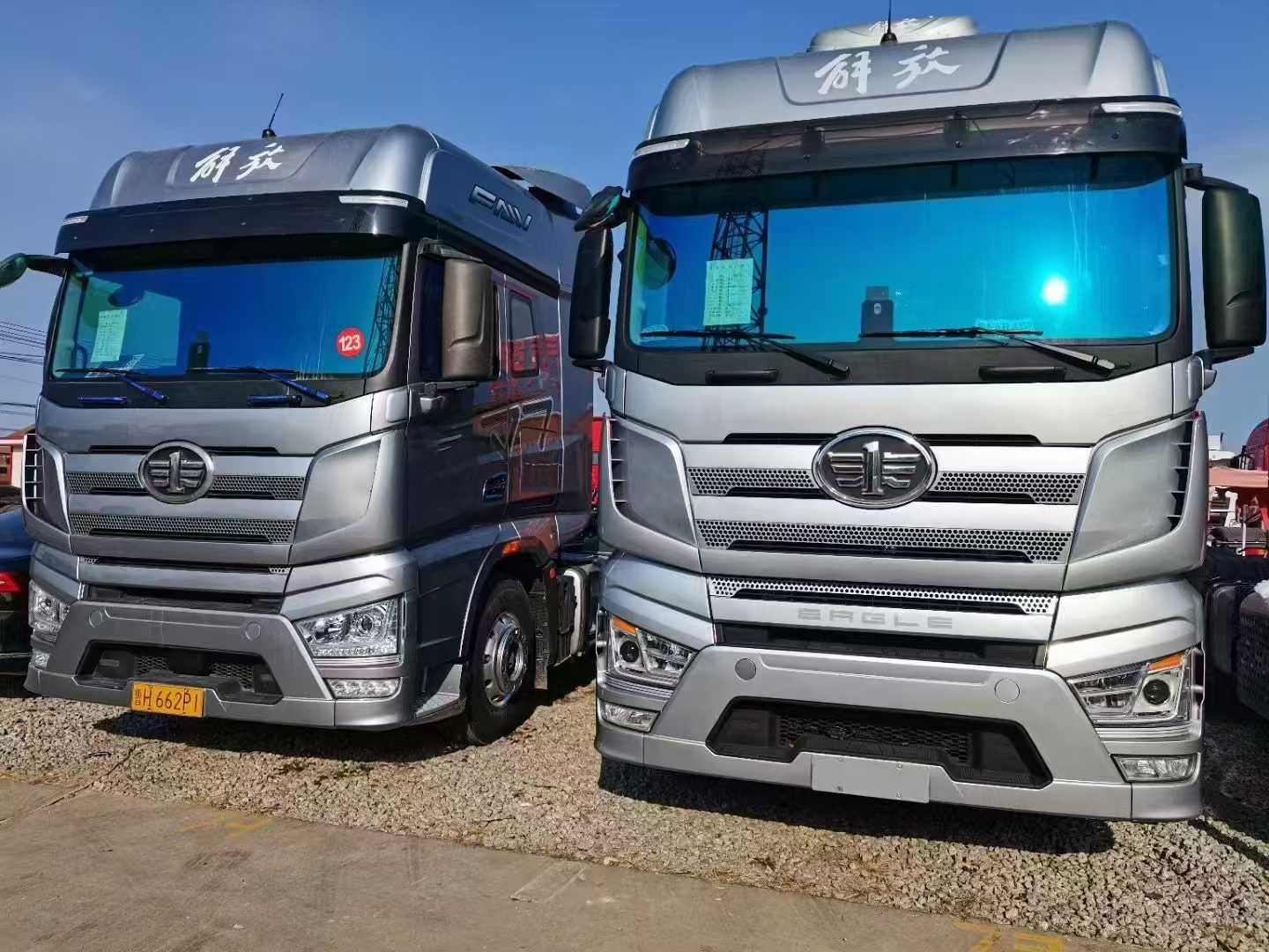 梁山二手車市場現(xiàn)兩臺優(yōu)質(zhì)國六解放大 J7 牽引車