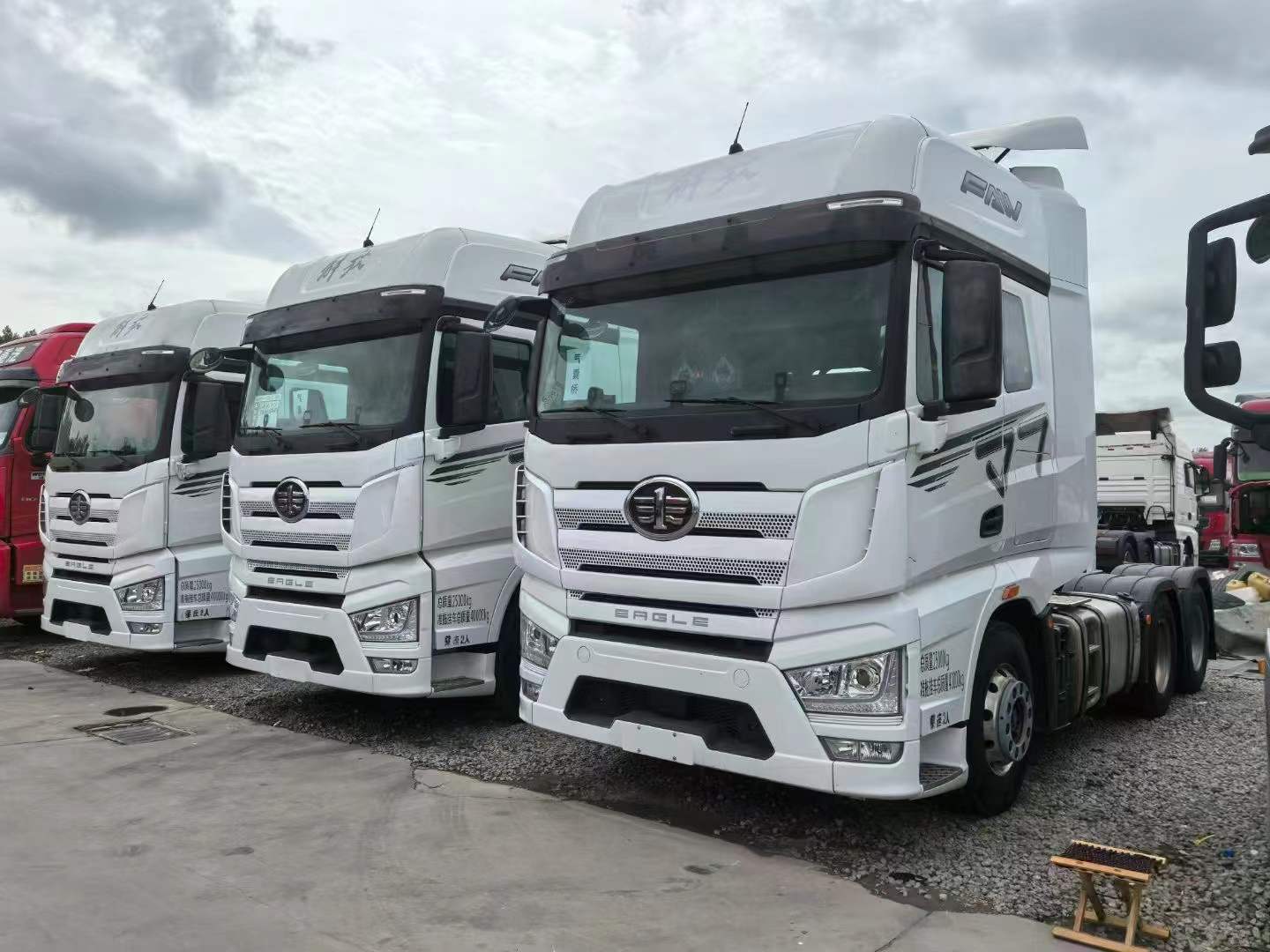 二手半掛牽引車報(bào)價(jià)如何評估?